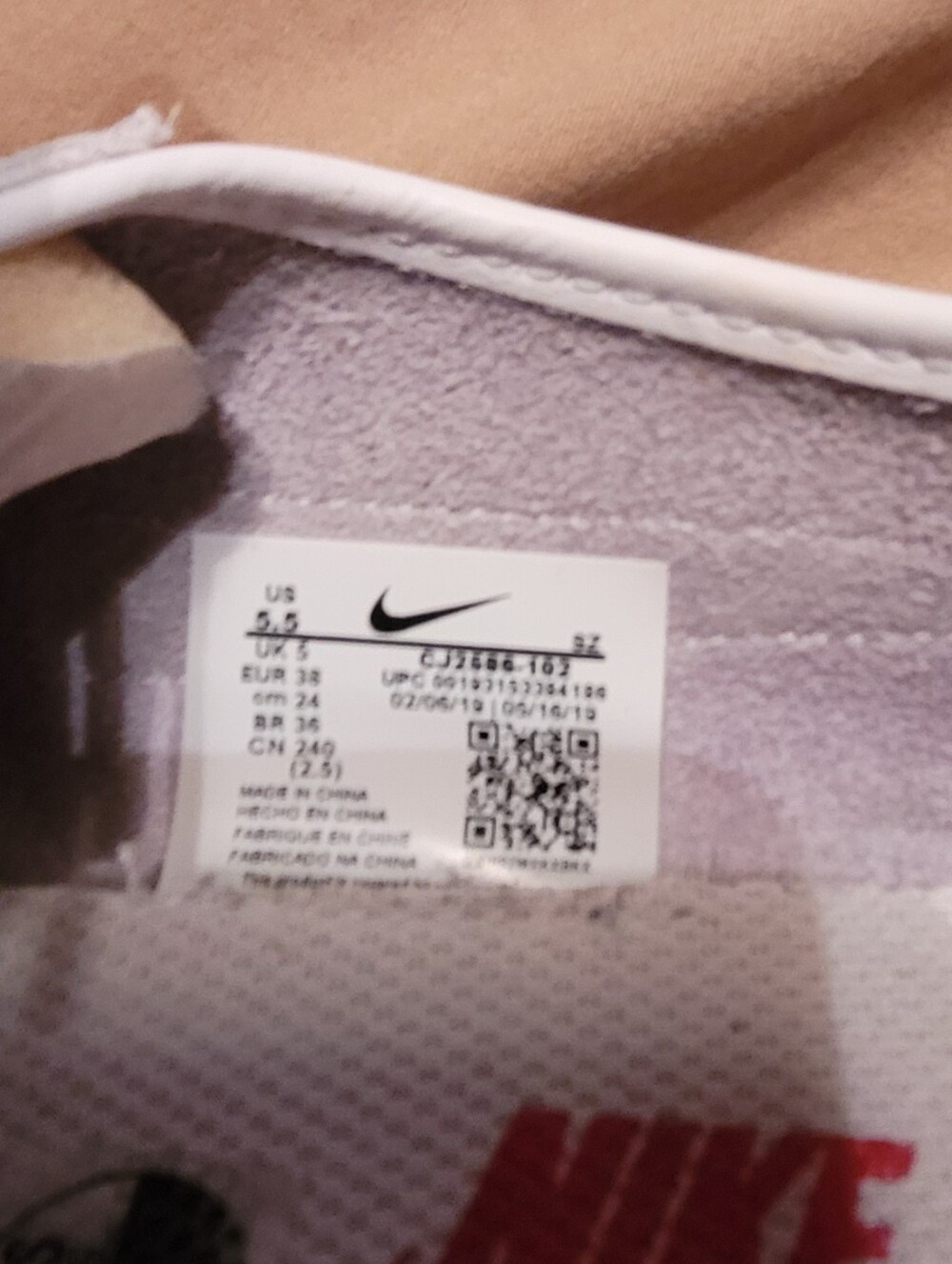 Nike Women’s White Sneakers with Red Eagle Accent and Blue Trim - Picture 8 of 8